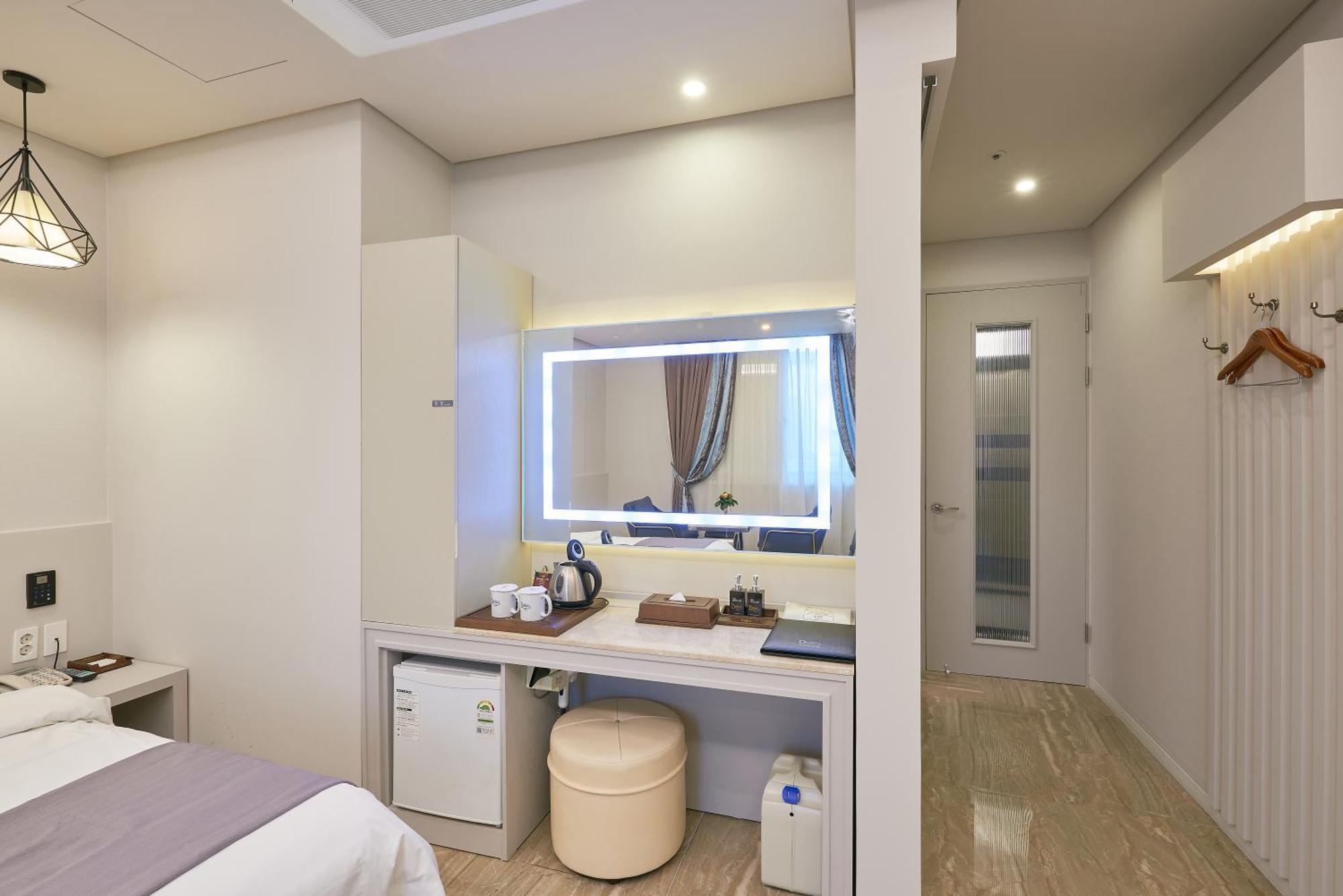 Dubai Hotel Gwangju Metropolitan City Bagian luar foto