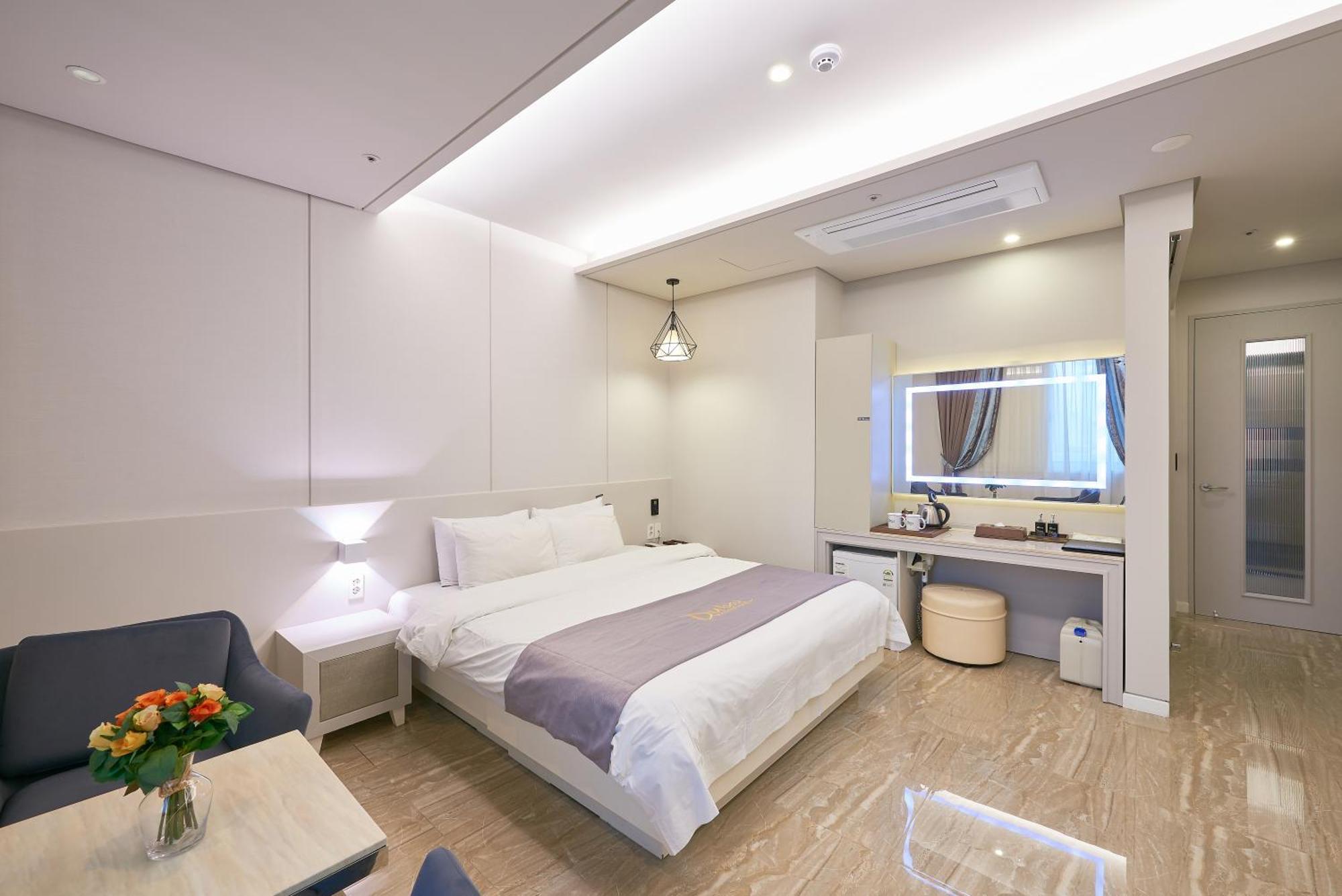 Dubai Hotel Gwangju Metropolitan City Bagian luar foto