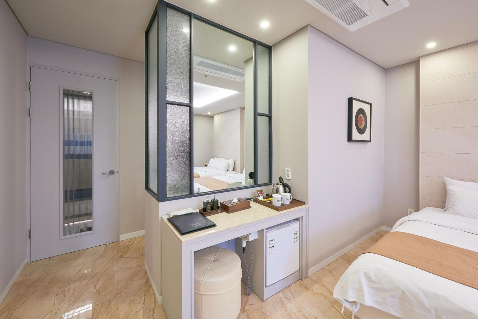 Dubai Hotel Gwangju Metropolitan City Bagian luar foto
